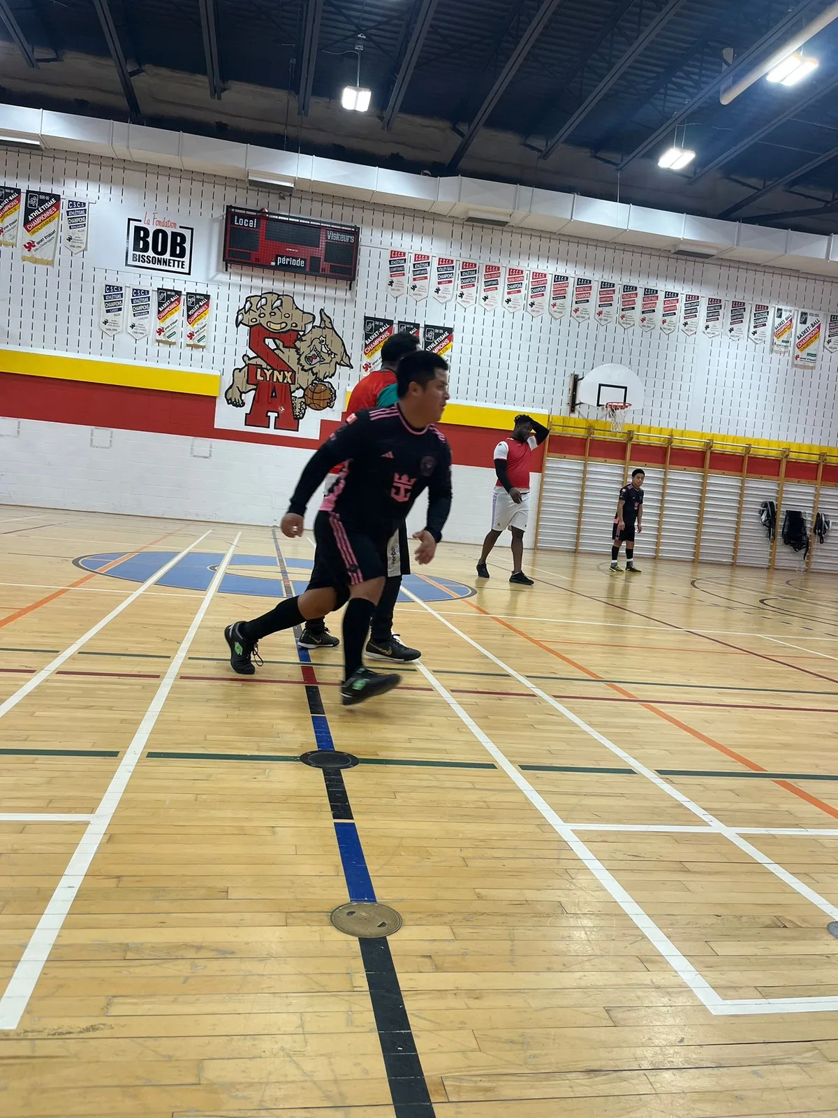 Amitié et unité au terrain de soccer